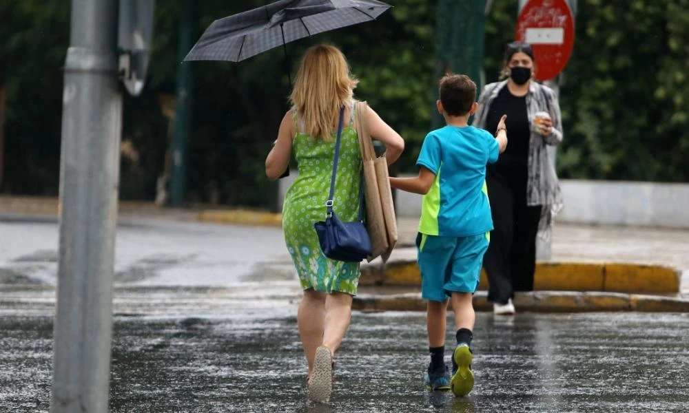 Καιρός: Μικρή πτώση της θερμοκρασίας με τοπικες βροχές και ισχυρούς ανέμους